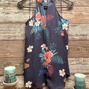 Express Women’s Floral tank top Size: Medium